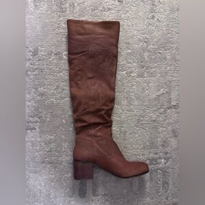 Cute tall brown boots.